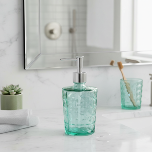 Distributeur de savon en verre Spirella « Carla » en vert, 8,5x18,5 cm - Product Image 3