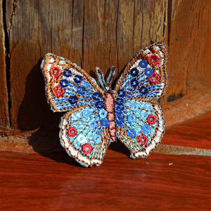 Diseño de moda Lentejuelas brillantes Parches de mariposa PVC Bordado Decoraciones de prendas de vestir para mujeres en formas de corazón de flores redondas - Product Image 6