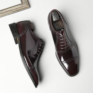 Chaussures Oxford noires pour hommes de style britannique, sur mesure et de luxe, pour occasions décontractées, professionnelles et formelles - Product Image 3