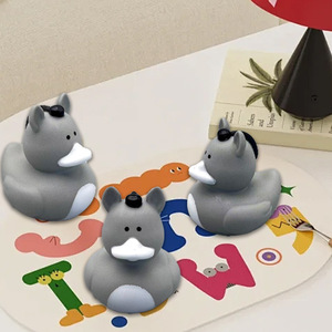 Bán Buôn 2025 Tùy Chỉnh Nhựa Loạt Động Vật <span class=keywords><strong>Grey</strong></span> Lừa Cao Su Vịt Vinyl Squeaky Tắm Đồ Chơi Cao Su Vịt - Product Image 4