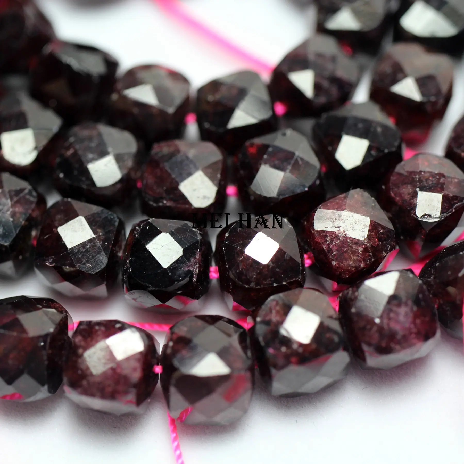 Tự nhiên bán buôn mozambique Garnet 8 mét mặt Cube Loose hạt đối với trang sức làm vòng đeo tay vòng cổ thiết kế