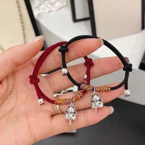 สร้อยข้อมือเชือกแดงรูปแมวนำโชคเงินแท้ S925 ดีไซน์ถักเชือกแบบดึงได้ สำหรับเป็นของขวัญคู่รัก เครื่องประดับสำหรับทุกเพศ - Product Image 1