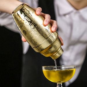 Shaker à cocktails Cobbler Royal en acier inoxydable 304, finition brossée, 550 ml, laiton antique, avec passoire intégrée, pour bar, Martini et vin - Product Image 2