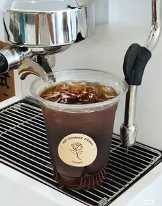 12 ऑउंस कस्टम लोगो बबल टी कॉफ़ी टेकअवे कप डिस्पोजेबल प्लास्टिक कप के लिए ढक्कन के साथ साफ़ पालतू प्लास्टिक कप