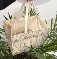 Sacs en papier personnalisés pour emballages de gâteaux, biscuits et desserts en carton avec poignée en ruban
