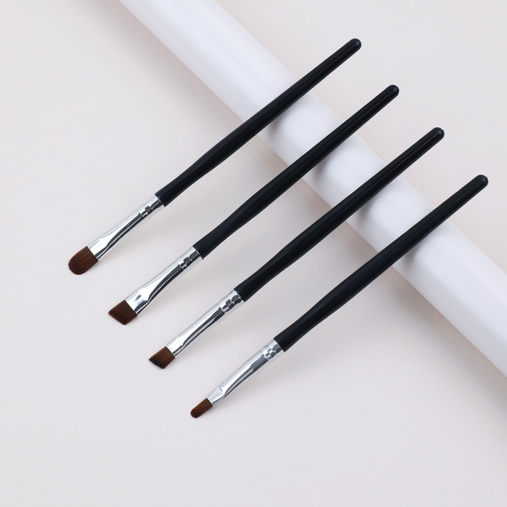 Ensemble de 4 pinceaux pour les yeux à petite poignée incurvée