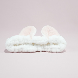 Ensemble cadeau de spa de luxe pour femmes avec pantoufles en peluche, peignoir, masque pour les yeux et ours en peluche en bleu menthe - Product Image 2