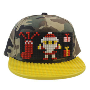 YD401 Cappellino Snapback Natalizio Personalizzabile Fai-da-Te con Babbo Natale, Cappello Regalo per Feste per Uomini e Bambini, Berretto da Baseball Natalizio con Blocchi Pixel - Product Image 3