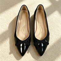 Chaussures plates à bout pointu pour femmes, en cuir verni noir, style ballerines, à talon bas, confortables, avec logo personnalisé, vente en gros