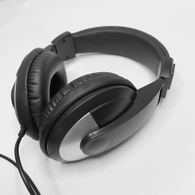 Wired Earphone with Microphone Headset Mobile Phone Heavy Bass Wired Headset Cheap 3.5mm Wired Headphone