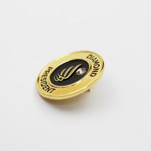 Venta al por mayor de fábrica Oneway: Pines de solapa de metal esmaltado, de colores, con diseño de dibujos animados, personalizados con logotipo de marca y diamantes, de esmalte blando y duro. - Product Image 5