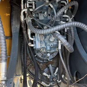 Excavatrice sur chenilles Hyundai HX220A L d'occasion, 22 tonnes, godet de 1,1 m, puissance de 110 kW, modèle 2024, bon état, faible nombre d'heures de travail, accessoires - Product Image 6