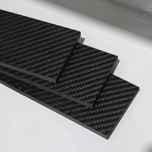 Feuille de fibre de carbone avec laminage multicouche équilibré, sans dédelaminage et résistante à la fatigue pour l'usinage de précision - Product Image 3