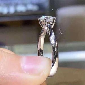 Anello Classico Rotondo con Sei Punte in Zirconia per Donne, Elegante Regalo, Gioiello da Dito - Product Image 4