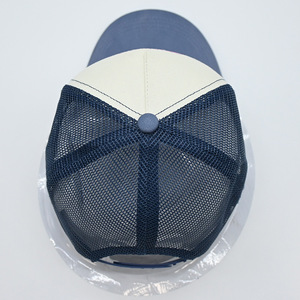 Topi Trucker Tropical Vibes - Topi Bisbol dengan Bagian Belakang Berjaring Kuning & Biru Muda, Bermotif Nanas & Pohon Palem, Bahan Bernapas - Product Image 2