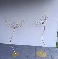 Sculpture florale abstraite en fil métallique sur pied, finition dorée, pour décoration florale, centre de table, allée d'entrée, mariages et événements