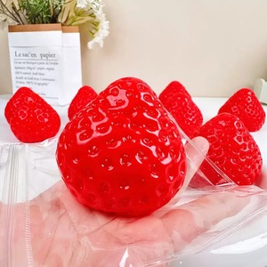 Juguetes Blandos de Fresa Hechos a Mano, Juguetes Kawaii de Fresa para Apretar, Lindos Juguetes Suaves de Fresa para Aliviar el Estrés - Product Image 2