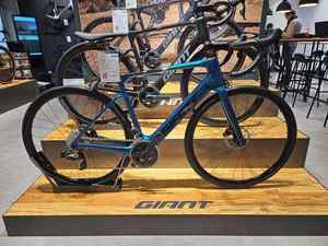 Vélo <span class=keywords><strong>de</strong></span> <span class=keywords><strong>route</strong></span> électrique 2025 <span class=keywords><strong>Giant</strong></span> DEFY ADVANCED E ELITE 2 - Carbon <span class=keywords><strong>de</strong></span> haute qualité - Product Image 2