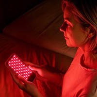 Appareil de luminothérapie rouge compact et portable BioMol pour les soins de beauté à domicile, les voyages et le bien-être personnel avec corps en aluminium