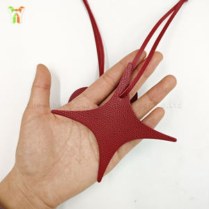 YY Prêt Stock Étoile PU <span class=keywords><strong>Cuir</strong></span> Charmes Porte-clés Vin Rouge Amour Forme Pendentif Sac Charme Accessoire Chanceux Pendentif Sac Ornements Cadeaux - Product Image 3