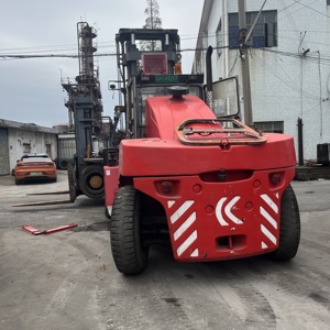 Montacargas Contrabalanceado Kalmar con Motor de Gas GNC, Capacidad de Carga de 1500 kg, Operación Sentado 4x4, para Uso en Interiores/Exteriores - Product Image 3