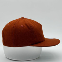 Gorro de Golf de Lana Marrón Estilo Melton, Visera Plana, 5 Paneles, Sin Estructura, Cierre a Presión, Gorra de Béisbol Personalizable con Logotipo Bordado en Fieltro
