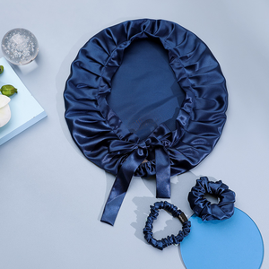 <span class=keywords><strong>Bonnet</strong></span> <span class=keywords><strong>en</strong></span> <span class=keywords><strong>soie</strong></span> personnalisé avec logo pour femmes, ajustable, double couche, pour dormir, prévient les frisottis, pour cheveux bouclés naturels - Product Image 1