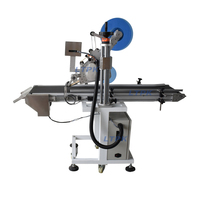 Machine d'étiquetage de surface plane de bureau pour l'application d'autocollants adhésifs sur boîte, carte, sac, pochette, couvercle de pot, bouteilles