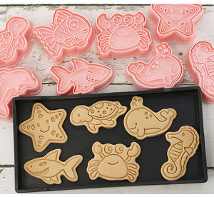Colección de Cortadores de Galletas con Formas de Animales Marinos Vibrantes, Incluye Medusas, Cangrejos y Peces Coloridos para Hornear - Product Image 6