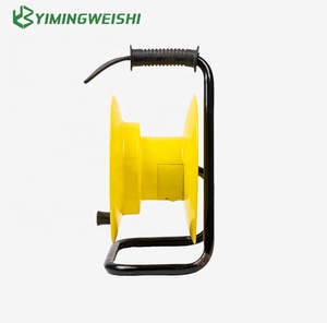Cordon d'alimentation rétractable Cordon de prise Extension <span class=keywords><strong>électrique</strong></span> de bobine de <span class=keywords><strong>100</strong></span> pieds avec prise multiple - Product Image 2
