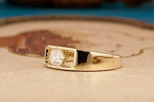 Anillo de moda con diseño geométrico moderno y hexagonal, con piedra preciosa brillante, elegante y cómodo para hombre, para uso diario. - Product Image 2
