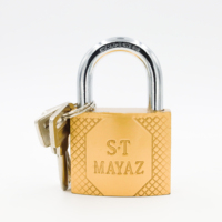 Cadenas en fer plaqué or en forme d'arc