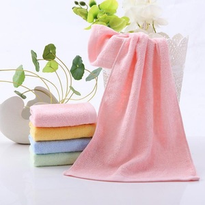 Toallas Faciales de Fibra de Bambú 25x25cm 25x50cm 30x60cm 32x74cm Suaves Absorbentes Amigables con la Piel para Uso Doméstico Rectangulares de Color Sólido - Product Image 1