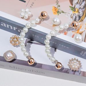 Breloques de chaussures en chaîne pour femmes, accessoires de décoration DIY pour sabots, avec perles, fleurs, strass, décorations mignonnes et brillantes - Product Image 6