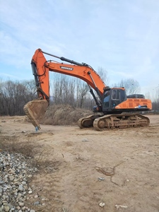 Excavadora Hidráulica de Orugas Doosan DX520LC-9C de 52 Toneladas - Componentes Principales: Motor, Caja de Cambios Daewoo - Equipo Usado en Venta - Product Image 3