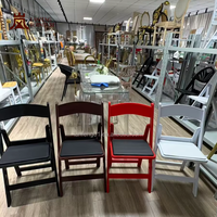 Chaise de salle à manger pliable en résine plastique, capacité de charge élevée, empilable et portable pour la location d'hôtels et de salles de réception