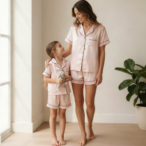 Set Pigiama Estivo Comodo Morbido Ecologico in Raso Coordinato <span class=keywords><strong>Mamma</strong></span> e Figlia per Ragazze Certificato CPSIA - Product Image 1