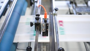 Máquina de fabricación de bolsas de chaleco no tejido cortadas con bolsa de camiseta de polipropileno automática Ultra reutilizable de - Product Image 5