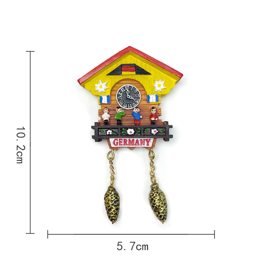 Une horloge coucou pour quatre maisons en bois pour enfants.