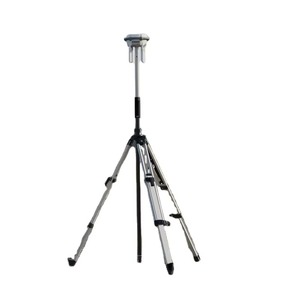 Station multifonctionnelle DJI D-RTK 3 avec kit de mât et trépied pour applications de relevés et cartographie aérienne haute précision - Product Image 1