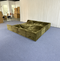 Canapé modulaire en velours minimaliste italien sur mesure, design Dune de Sable pour salon de luxe