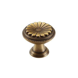 Poignée vintage à trou unique en laiton massif pour tiroir et porte de luxe classiques - Product Image 6