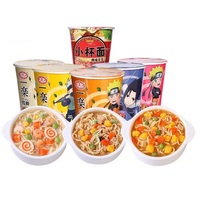 Promosi harga rendah mie instan ramen dalam cup.