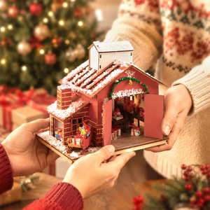 Casa de Navidad de Madera de Alta Calidad, Mini Taller de Santa Claus, Modelo de Cabaña Hecho a Mano, Manualidad de Ensamblaje, Decoración Navideña para Mesa, Regalo para Niños - Product Image 2