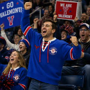 Pull-over en tricot personnalisé pour fan de hockey sur glace, style universitaire, souvenir de club de hockey pour le jour du match - Product Image 1
