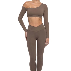 <span class=keywords><strong>Completo</strong></span> Yoga in Pizzo Solido per <span class=keywords><strong>Donna</strong></span>, Manica Lunga, Leggings Sportivi con Fascia Incrociata, Tuta da Allenamento per Pilates e <span class=keywords><strong>Palestra</strong></span> - Product Image 4