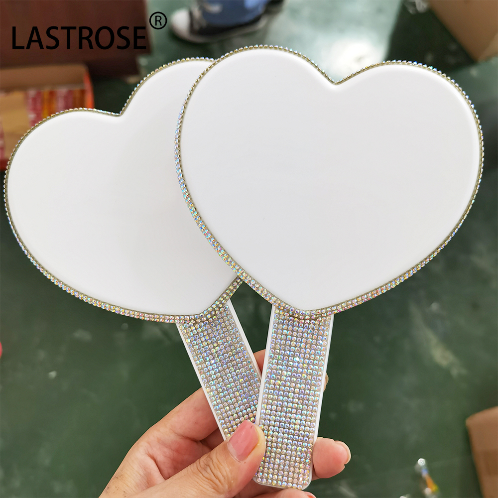 1 miroir blanc avec diamant
