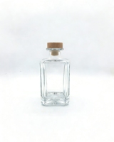 Bouteille à liqueur de luxe en verre taillé cristal avec finition mate/givrée et option de gravure, verre transparent et bouchon en liège pour cadeaux de mariage