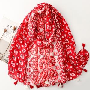 Usine Floral Imprimé Tête Hijab Écharpe pour Femmes Coton Étoles Rétro Ethnique Tête Wraps Viscose Cou Écharpe Châles avec Glands - Product Image 2