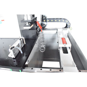 Machine de découpe de fenêtres intégrée CNC à double tête JUNDE JD-WD3000 pour coupes droites et à onglets - Product Image 2